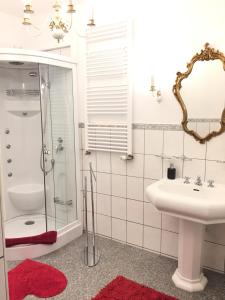 A bathroom at Königreich Romkerhall