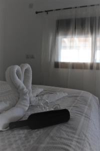 a towel animal made out of towels on a bed at אירוח נוף הרים in Safed