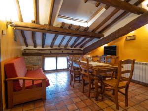 a dining room with a table and chairs at Casa Trallero in Almazorre