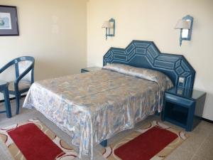 Llit o llits en una habitació de HOTEL KAMAL CITY CENTER