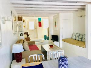 a living room with a couch and a table at Casa Ana in Tavira