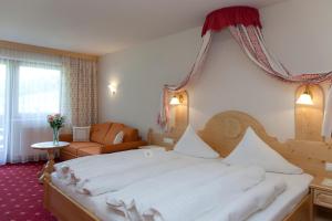 Postel nebo postele na pokoji v ubytování Hotel Garni Rifflsee