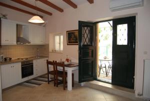 A kitchen or kitchenette at Old Town Venetian Studio by CorfuEscapes
