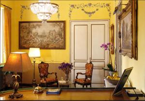 Ein Sitzbereich in der Unterkunft Hotel Palacete Peñalba