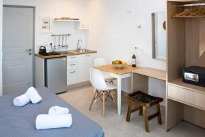 a small kitchen with a table and a counter top at Ellie Apartments Stalida in Stalís