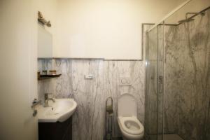 Koupelna v ubytování B & B LA MARMIFERA + 14 fotografií