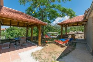 En have udenfor House Paklenica Stone I + 7 billeder