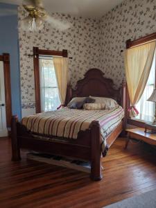Ein Bett oder Betten in einem Zimmer der Unterkunft 1890 Karcher Haus