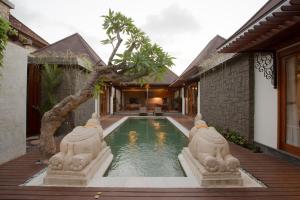 Der Swimmingpool an oder in der Nähe von Villa Niketan Sanur - Three bedroom, Sanur, Near Icon Mall, Harbor