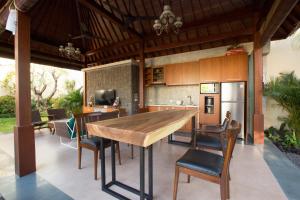 Küche/Küchenzeile in der Unterkunft Villa Niketan Sanur - Three bedroom, Sanur, Near Icon Mall, Harbor