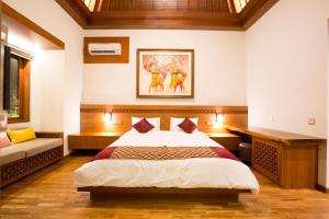 Ein Bett oder Betten in einem Zimmer der Unterkunft Villa Niketan Sanur - Three bedroom, Sanur, Near Icon Mall, Harbor
