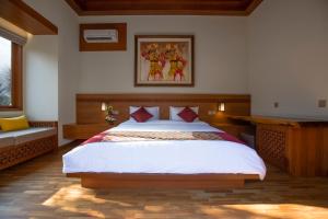 Ein Bett oder Betten in einem Zimmer der Unterkunft Villa Niketan Sanur - Three bedroom, Sanur, Near Icon Mall, Harbor