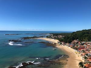 an aerial view of a beach with houses and the ocean at Pousada e Camping América in Morro de São Paulo