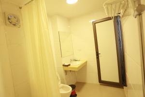 Koupelna v ubytování Anova 2 Hotel