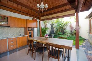 Küche/Küchenzeile in der Unterkunft Villa Niketan Sanur - Three bedroom, Sanur, Near Icon Mall, Harbor
