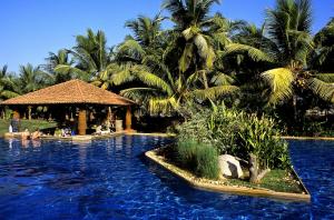Bazén v ubytování Kenilworth Resort & Spa, Goa nebo v jeho okolí