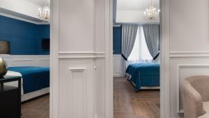 Posteľ alebo postele v izbe v ubytovaní Evripidou Suites