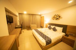 Gallery image of HOTEL SAVITHRI in Attingal