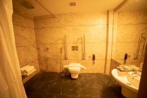 Fotografie z fotogalerie ubytování HOTEL SAVITHRI v destinaci Attingal