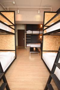 Katil atau katil-katil dalam bilik di NK Hostel