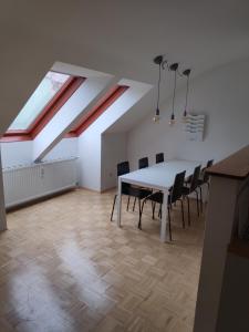 a dining room with a white table and chairs at Flataid Apartment Obere Bahnstraße - Grazer Messe in Graz