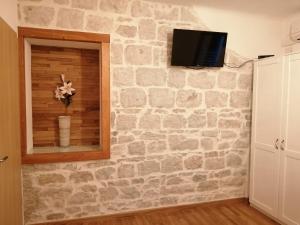 Televízia a/alebo spoločenská miestnosť v ubytovaní Studio Apartment Sabljic
