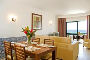 a living room with a table and a couch at Cerro Mar Atlantico & Cerro Mar Garden in Albufeira