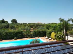 Bazén v ubytování B&B Valleluna nebo v jeho okolí