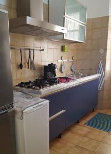a kitchen with a stove and a sink at Uso Turistico vicino San Giovanni in Rome