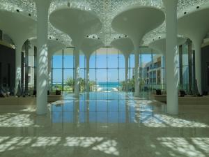 Бассейн в Kempinski Hotel Muscat или поблизости