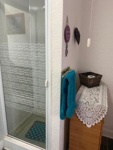 Ванная комната в Sarnia holiday flats