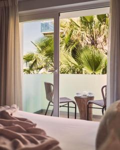 Postel nebo postele na pokoji v ubytování Mikasa Ibiza Boutique Hotel ADULTS ONLY