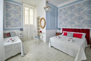 A bed or beds in a room at Il Piccolo Principe Affittacamere Még 32 kép