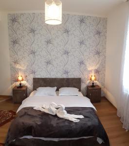 En eller flere senge i et værelse på Kazbek view guest house