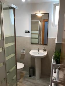 Kúpeľňa v ubytovaní Apartamentos Centro Malaga + 37 fotografií