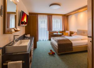 Posteľ alebo postele v izbe v ubytovaní Hotel-Garni Jakober
