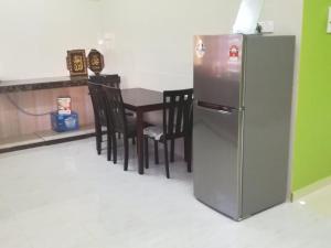 Kuchyň nebo kuchyňský kout v ubytování HOMESTAY DAMAI YUSMILA