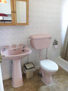 A bathroom at Chester Lodge 