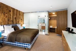 En eller flere senger på et rom på Hotel Bedriska Wellness Resort & Spa