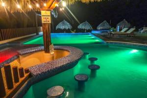 Het zwembad bij of vlak bij Hotel Villas Punta Blanca