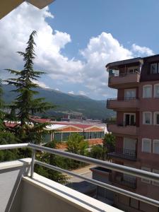 - une vue depuis le balcon d'un bâtiment dans l'établissement S.M Apartment Ohrid, à Ohrid