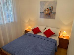 Posteľ alebo postele v izbe v ubytovaní Apartmani Poljanec