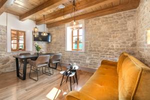 TV a/nebo společenská místnost v ubytování Honey house