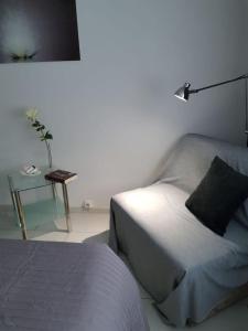 a bedroom with a bed and a lamp and a table at Modernes Apartment in Weinsheim / Bad Kreuznach in Weinsheim