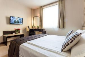 A bed or beds in a room at City Avenue Hotel by HMG-Free Parking-Free Wi-Fi