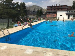 a group of people playing in a swimming pool at Apartamento céntrico en Formigal in Formigal
