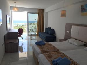 Postel nebo postele na pokoji v ubytování Corfu Hotel