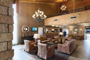 The lounge or bar area at Arrowwood Resort Hotel and Conference Center - Alexandria