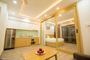 Nhà bếp/bếp nhỏ tại TONY ESTATES Danang Beach Luxury Apartments