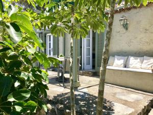 Ogród w obiekcie Exclusiva Villa con Piscina Privada, Villa Juandana